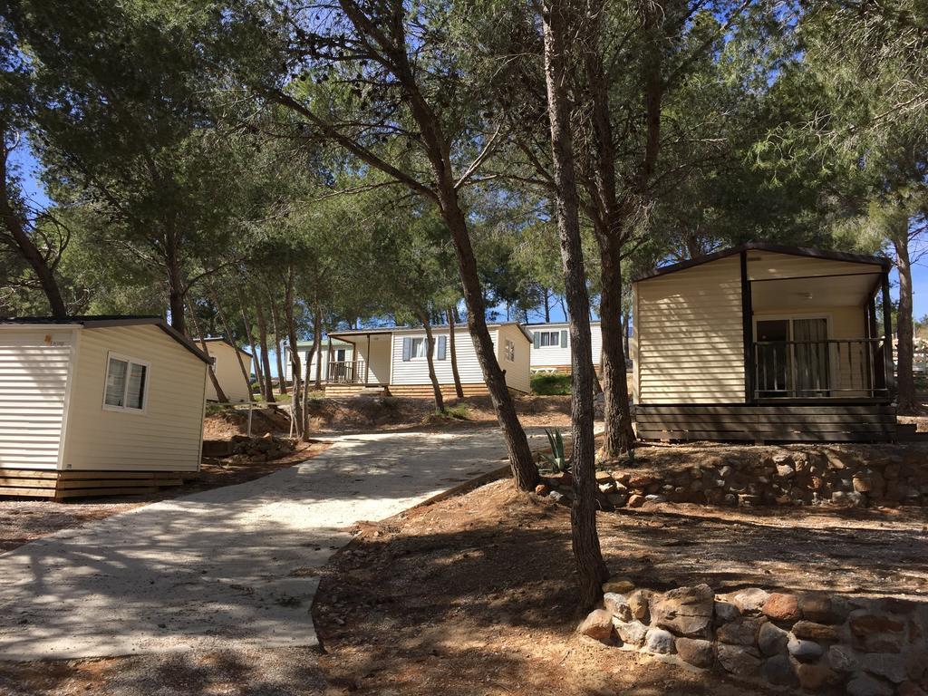 Camping Le Bois De Pins Salses-le-Chateau Room photo